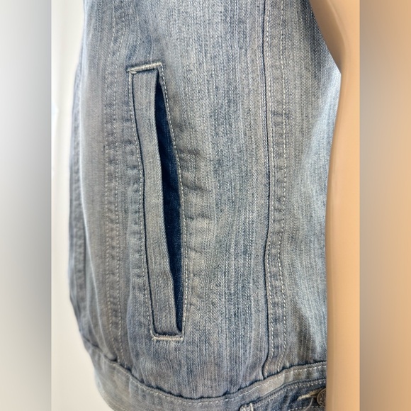 Southpole Distressed Sleeveless Denim Vest, Men's Size Medium, Assorted Patches - Picture 8 of 16